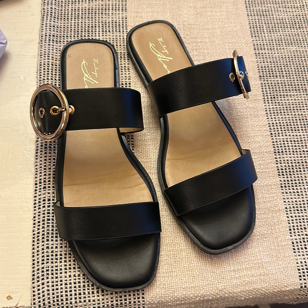 Vintage Havana Dorina black sandals